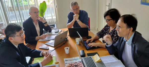 From left to right : Dr Saruth, Thierry FOURCAUD (Deputy Scientific Director), Martijn TEN HOOPEN (Deputy Director of BIOS Department), Magali DUFOUR (Head of Education and Training section) and Eric JUSTES (Deputy Director of PERSYST Department)